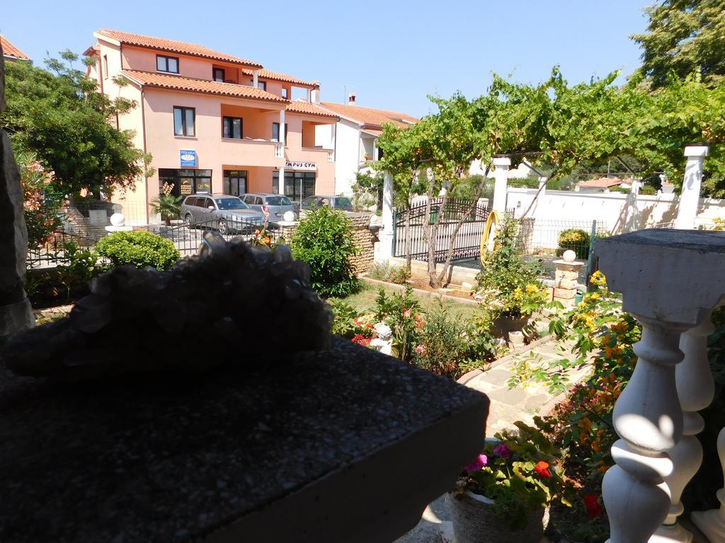 Apartments Blazevic Pula Exterior foto