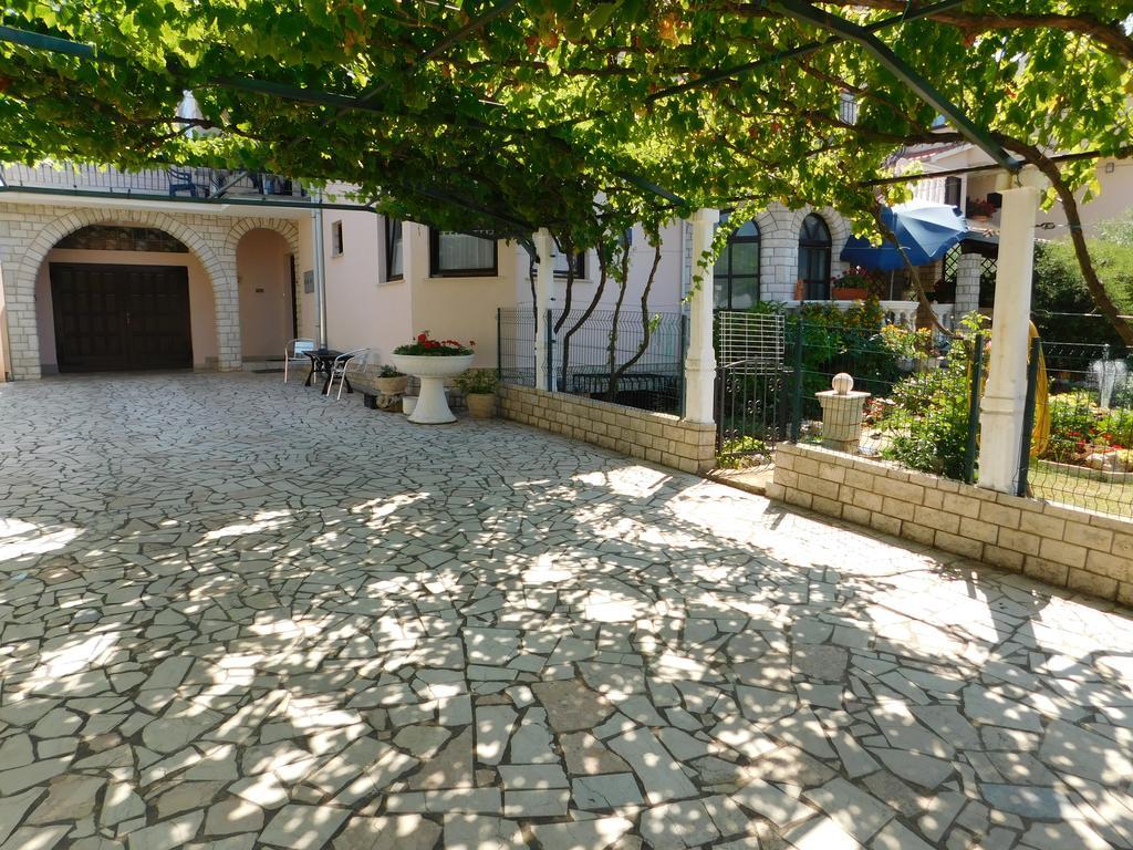 Apartments Blazevic Pula Exterior foto